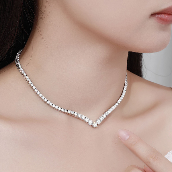 V-shaped Mosang Stone Necklace New High end Luxury Full Diamond Banquet Lock Necklace（24 inches）